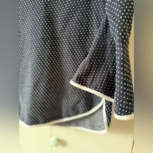 Green Envelope Navy and White Polka Dot Top w 3/4 Bell Sleeves Size M - Picture 5 of 8